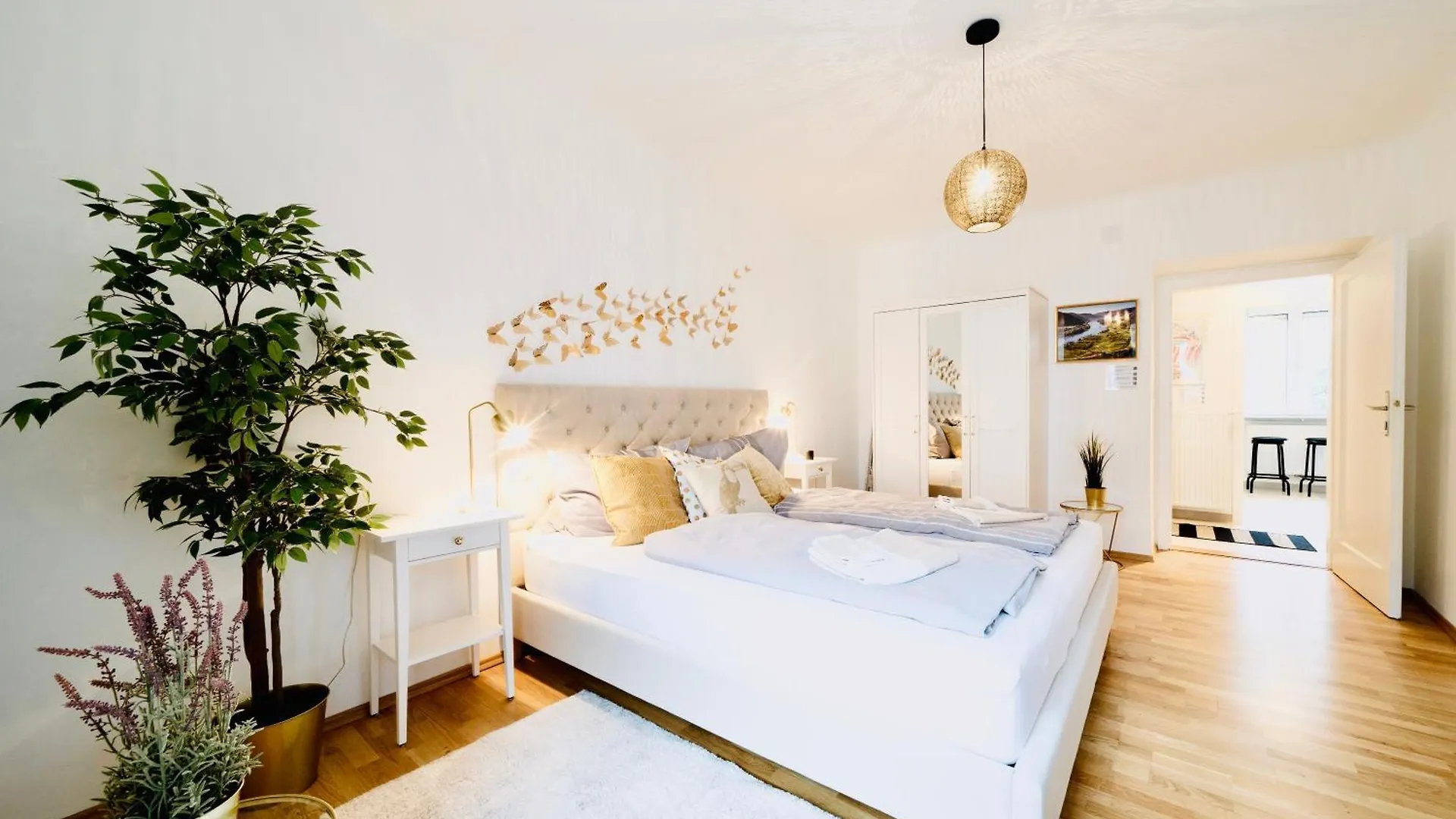 Golden Space Close To Schoenbrunn By Jr City Apartments
